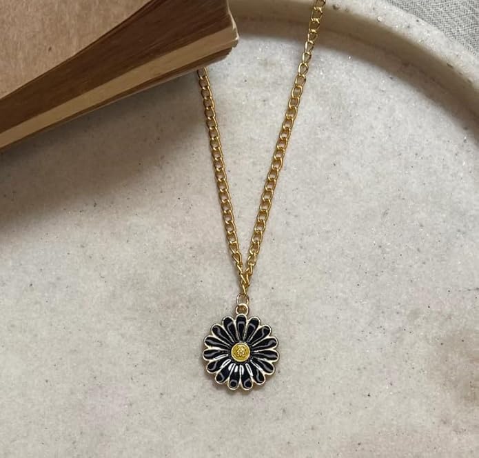 Floral Daisy Charm Necklace