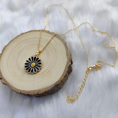 Floral Daisy Charm Necklace