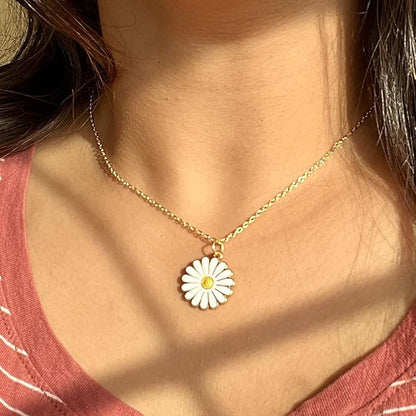 Floral Daisy Charm Necklace