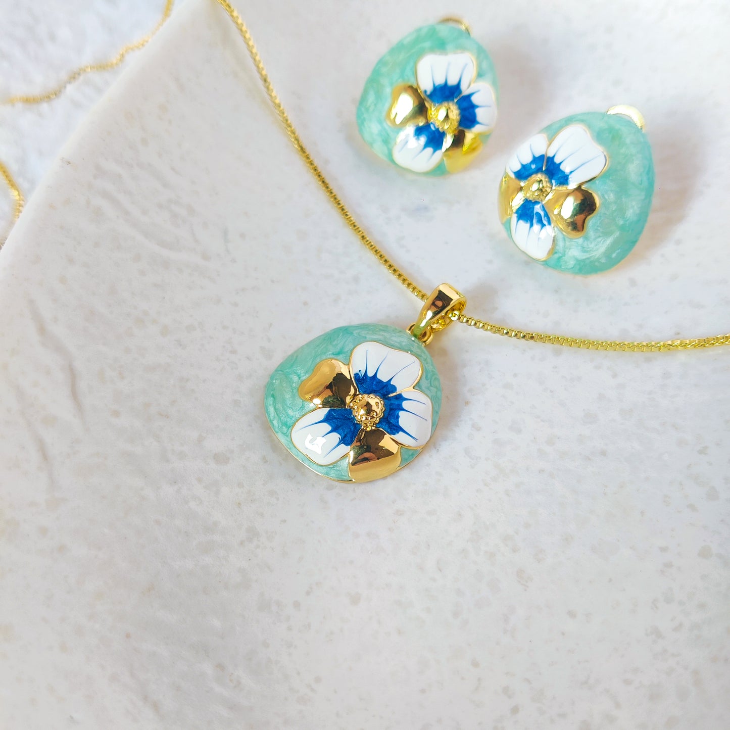 Aqua Bloom Jewelry Set with Golden Accents