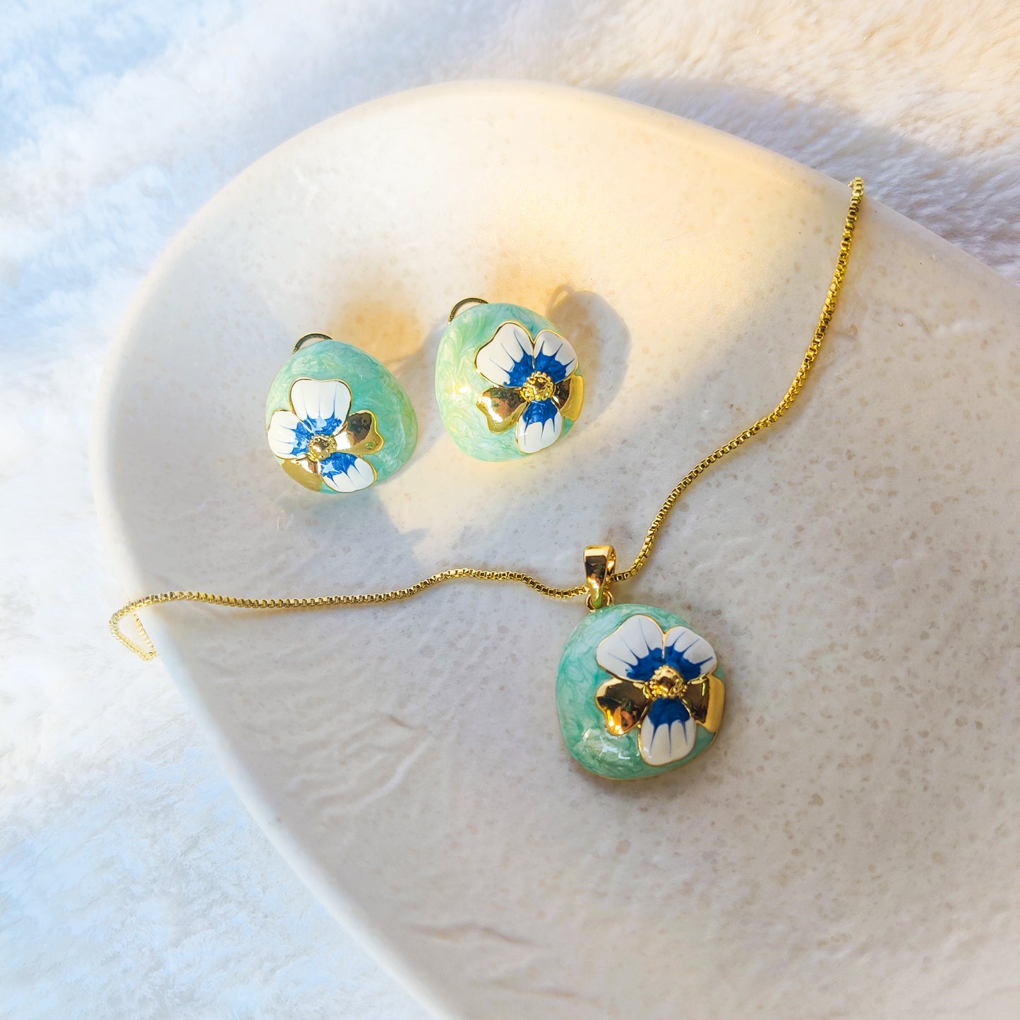 Aqua Bloom Jewelry Set with Golden Accents