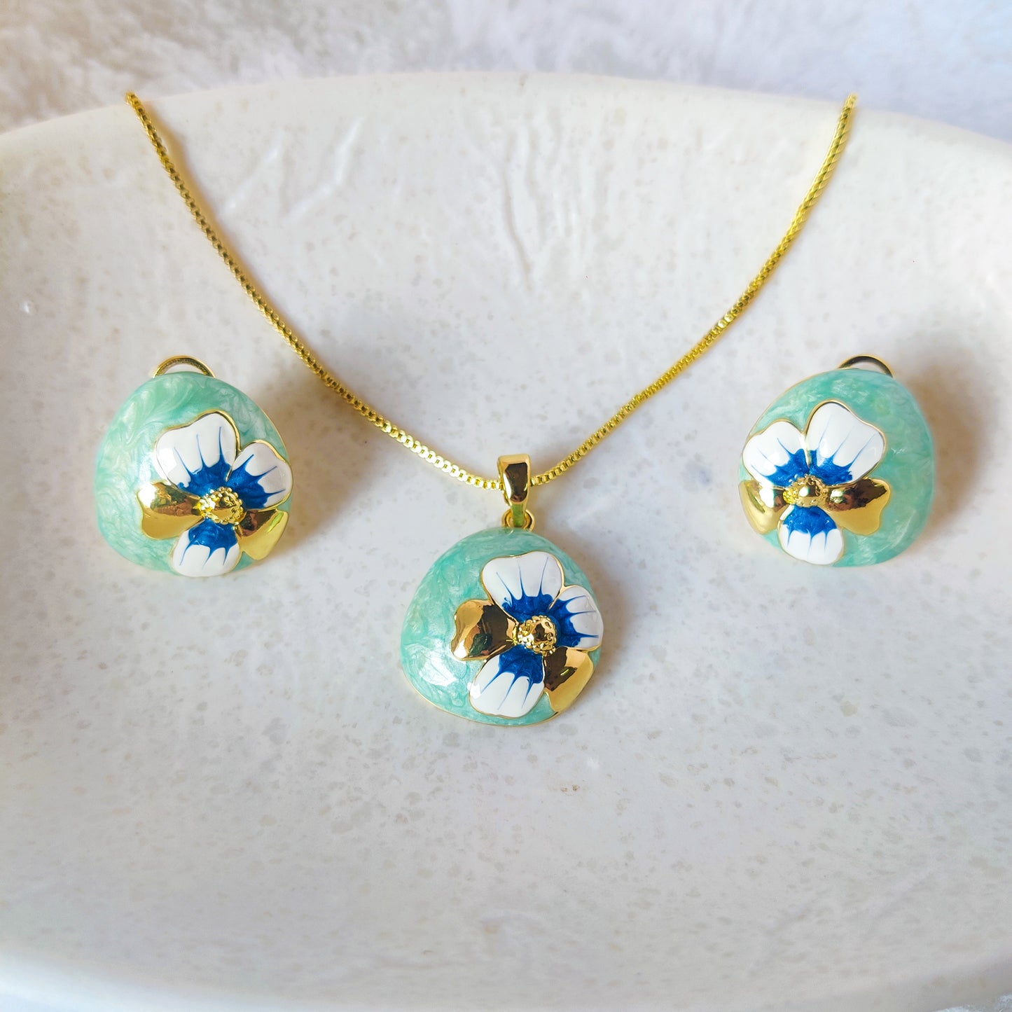 Aqua Bloom Jewelry Set with Golden Accents