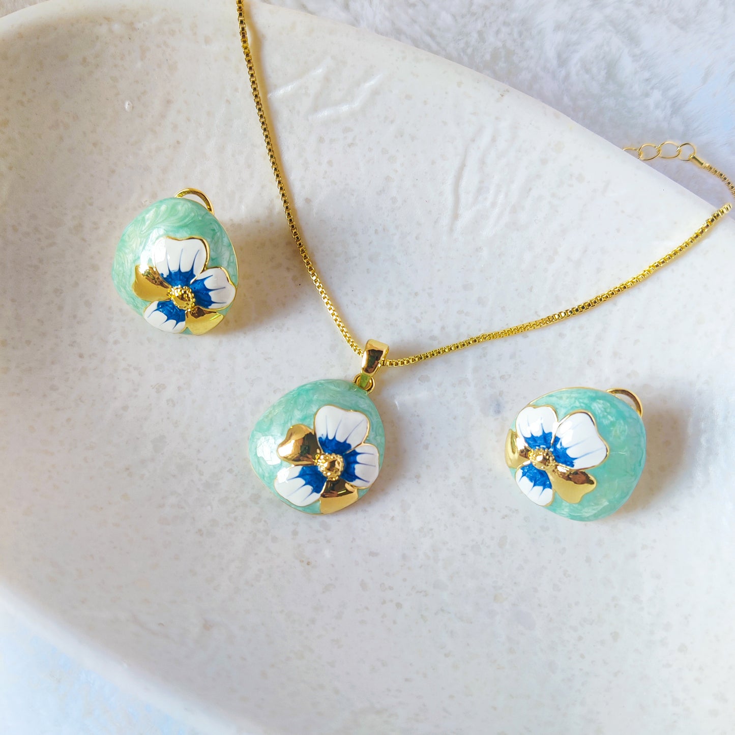 Aqua Bloom Jewelry Set with Golden Accents