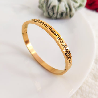 Eternal Labyrinth Gold Bangle