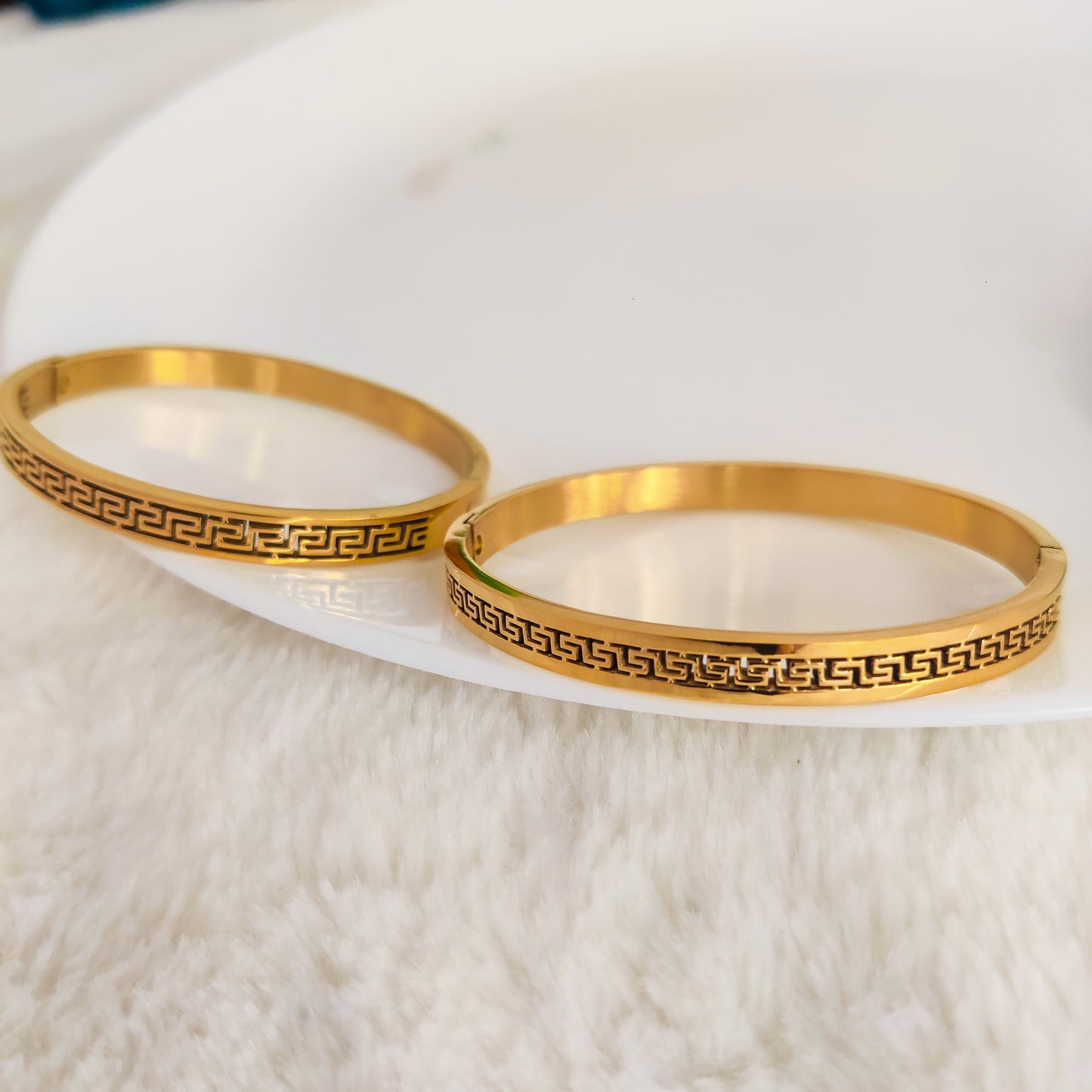 Eternal Labyrinth Gold Bangle