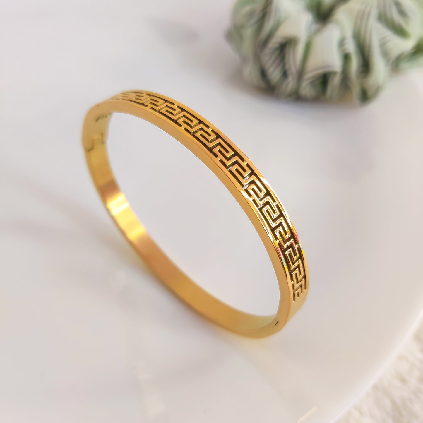 Eternal Labyrinth Gold Bangle