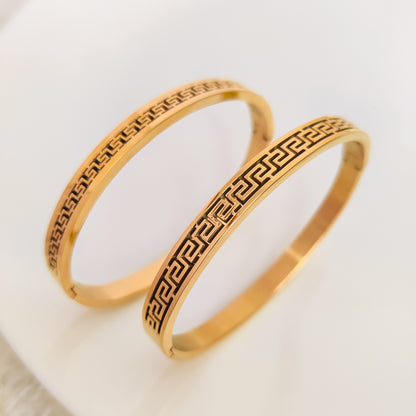 Eternal Labyrinth Gold Bangle