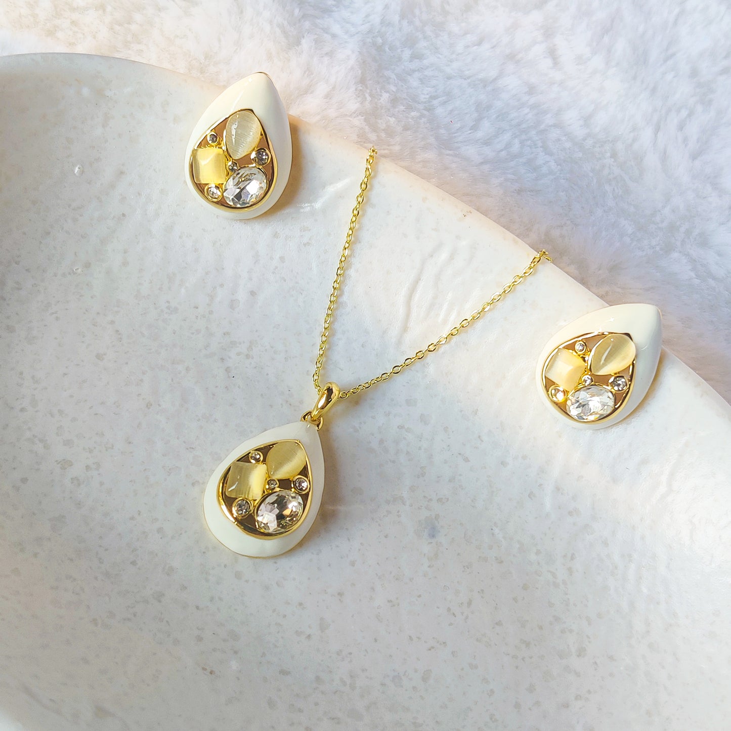 Golden Glow Teardrop Jewelry Set