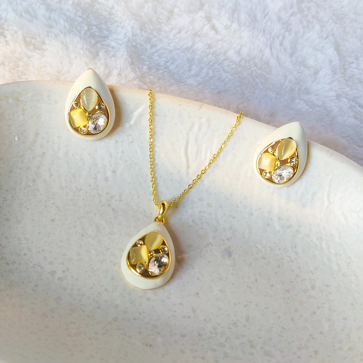 Golden Glow Teardrop Jewelry Set