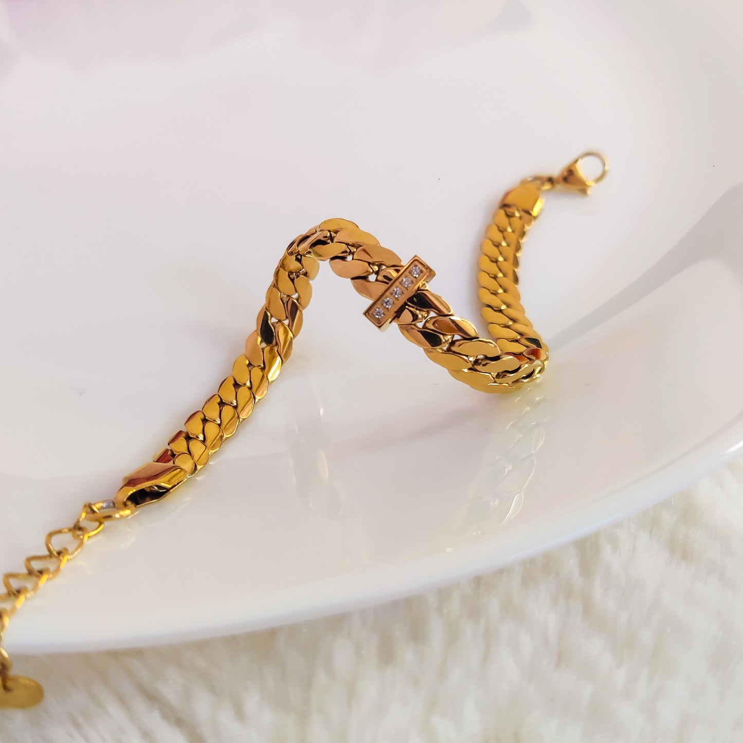 Strikgo Braided Gold Bracelet