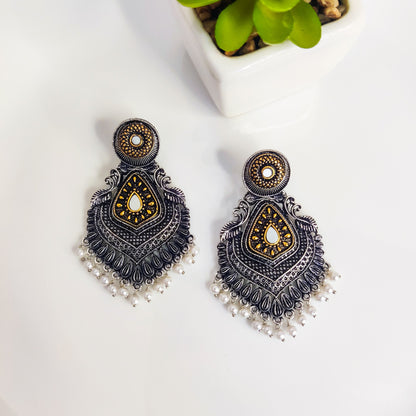 Regal Noir Dual-Tone Pearl Chandelier Earrings