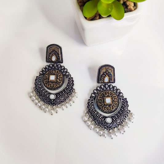 Vintage Gold-Filigree Chandelier Earrings