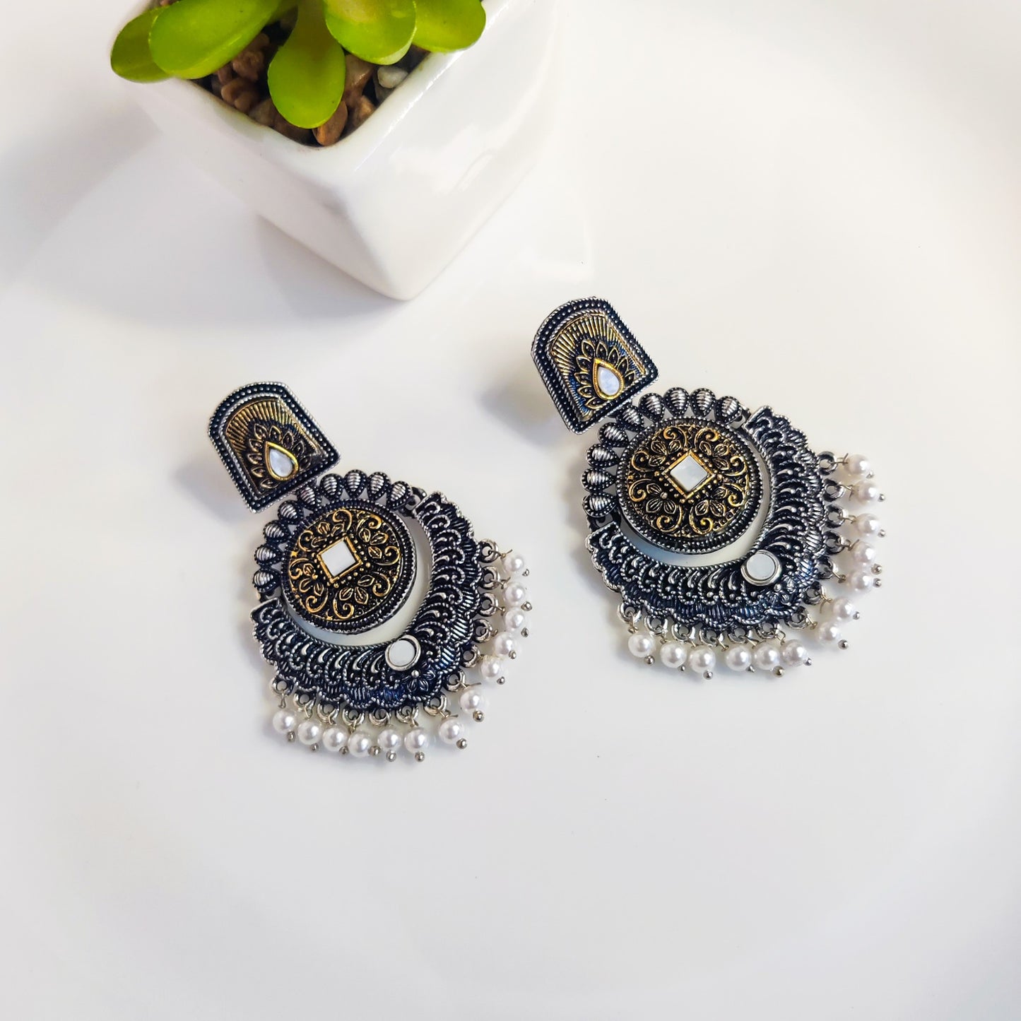 Vintage Gold-Filigree Chandelier Earrings