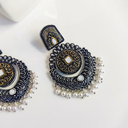 Vintage Gold-Filigree Chandelier Earrings