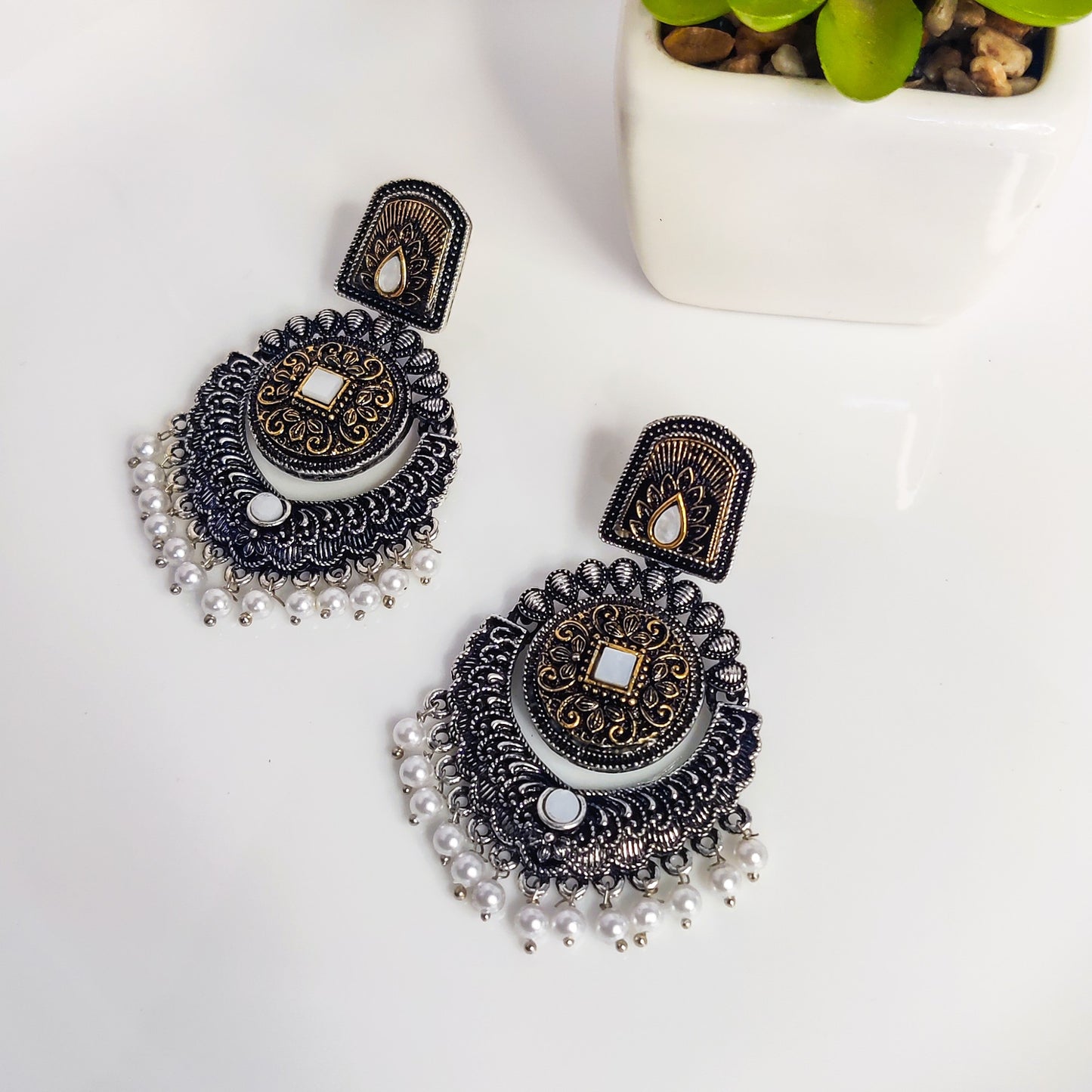 Vintage Gold-Filigree Chandelier Earrings