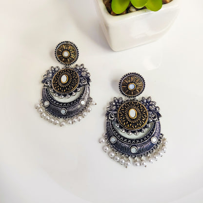 Duchess Pearlescent Black Earrings