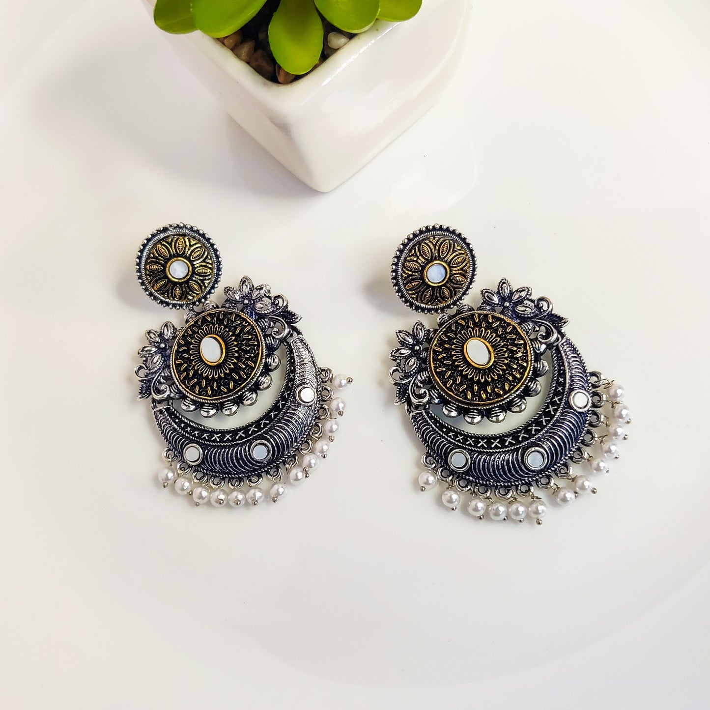 Duchess Pearlescent Black Earrings