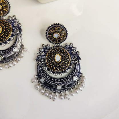 Duchess Pearlescent Black Earrings