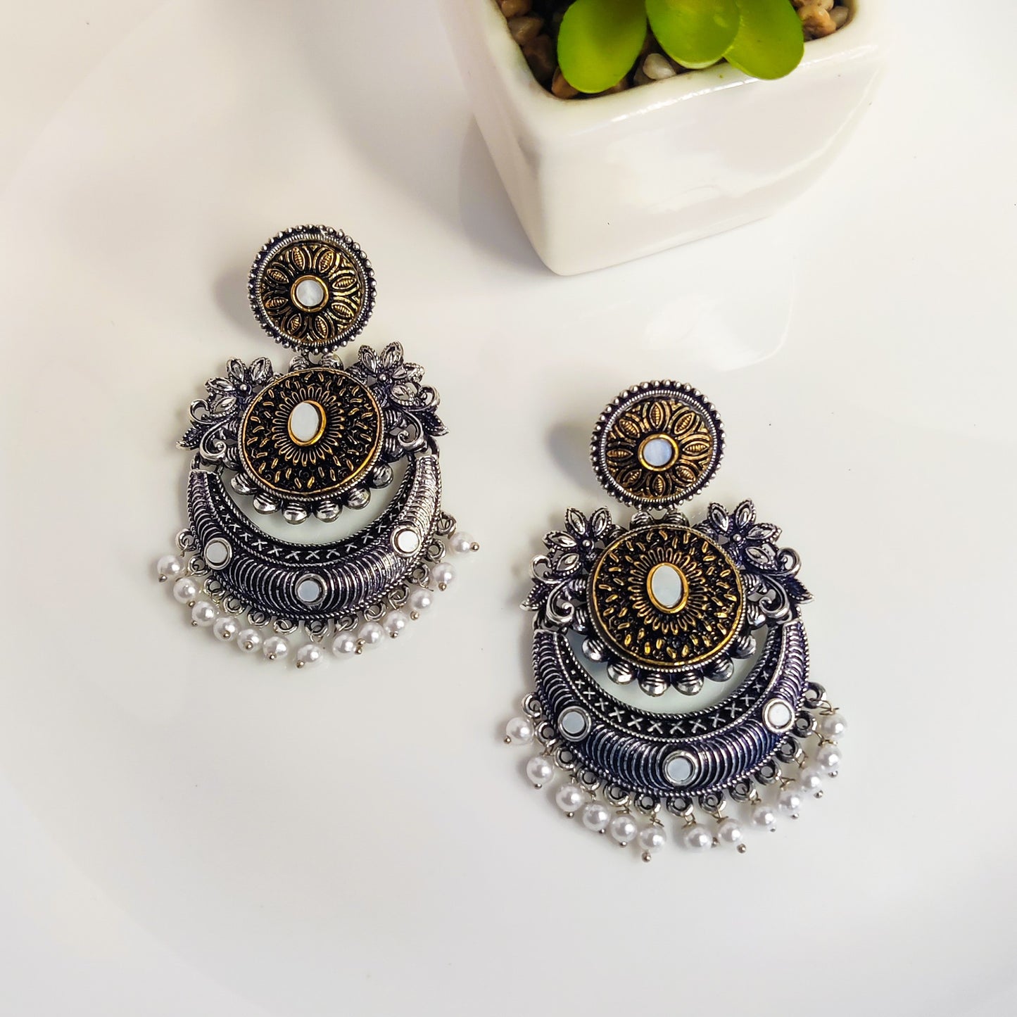 Duchess Pearlescent Black Earrings